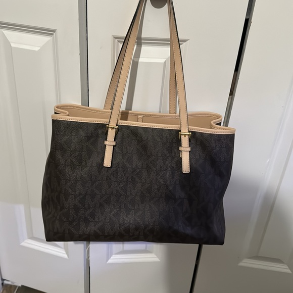 Michael Kors purse - Picture 4 of 10